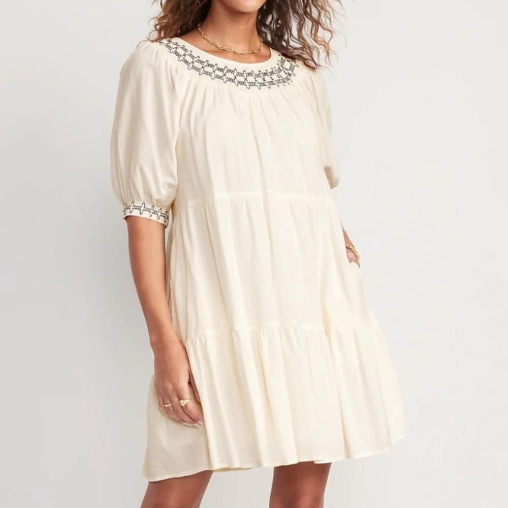 ❌SOLD❌ OLD NAVY Puff-Sleeve Embroidered Smocked Mini Swing Dress Size XL - Picture 2 of 3